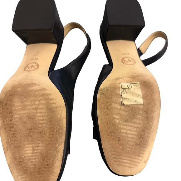 Michael Kors Leather, Navy Blue Oval Toe Sling Back. - Picture 5 of 5